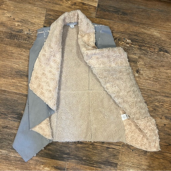 Y2K Faux Shearling Vest – Favlux – Small - Picture 2 of 7